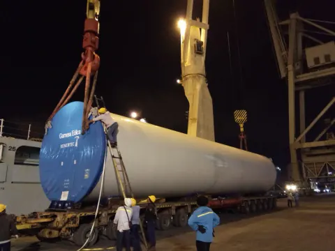 PAL heavy equipment lifting documentation at night